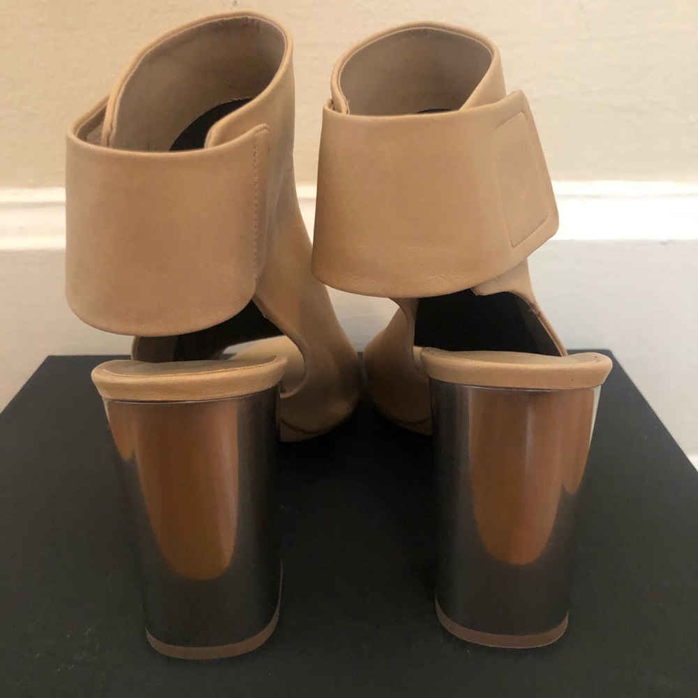 Vince. Heels size 7b - Picture 4 of 5